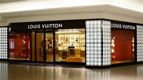 louis vuitton malls short hills nj.